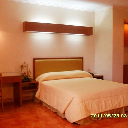 Taft Tower Hotel Manila Esterno foto