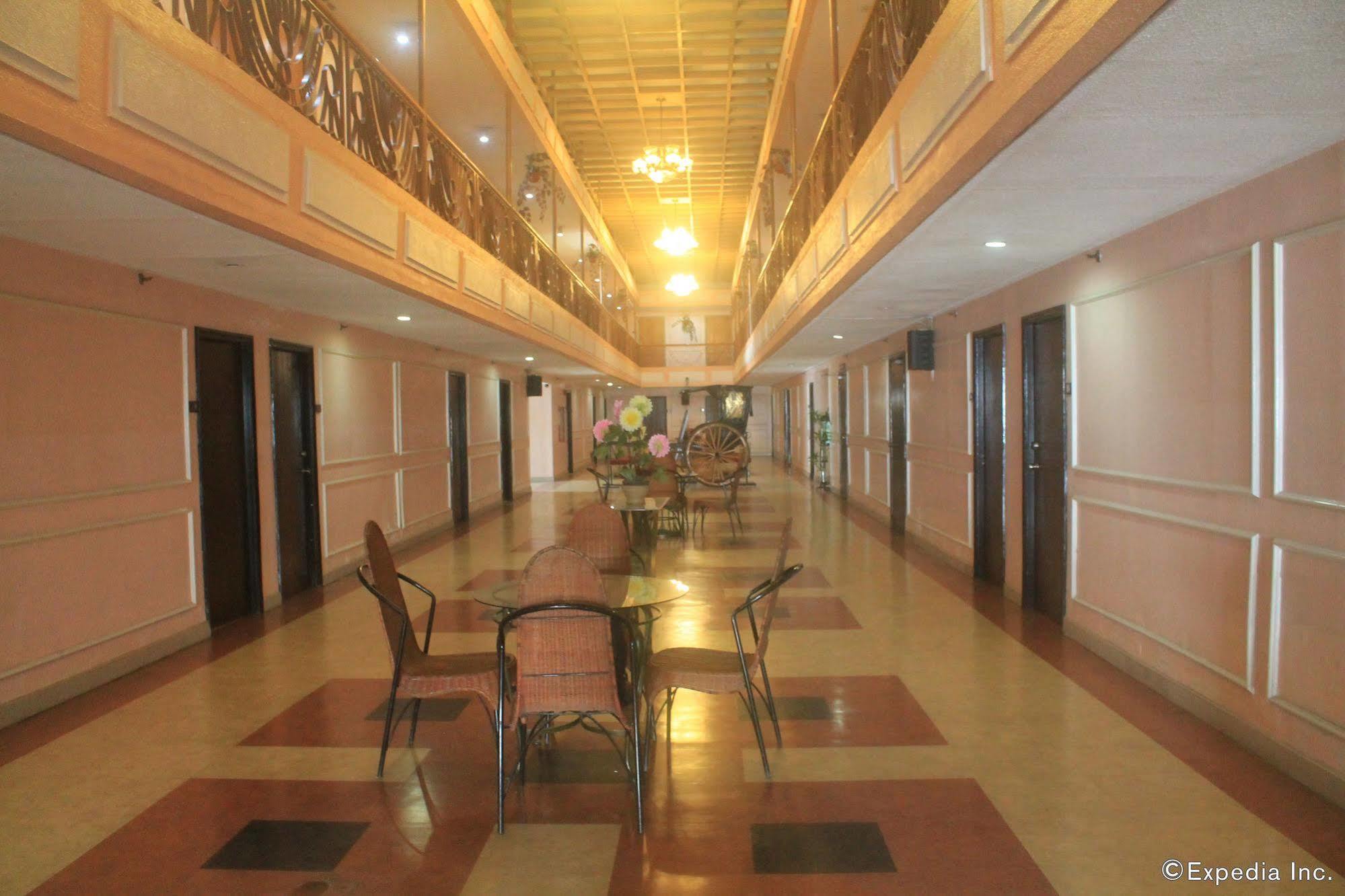 Taft Tower Hotel Manila Esterno foto